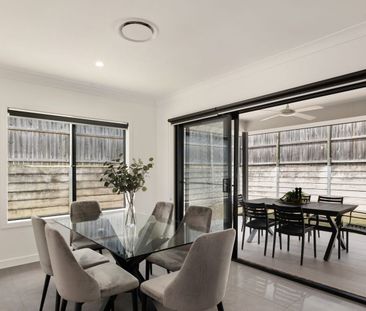 SINGLE LEVEL FAMILY HOME - Photo 5