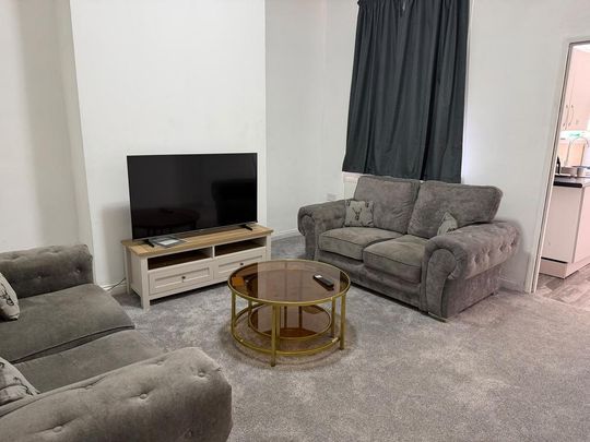 1 bedroom in a house share to rent - Photo 1