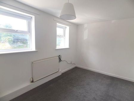 2 bedroom semi-detached house to rent - Photo 2