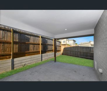 121 Alawoona Street, Redbank Plains, Qld 4301 - Photo 6