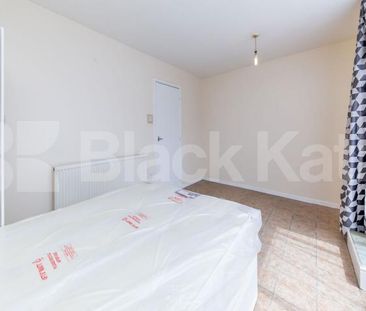 Spacious 3 Bedroom Home with Modern Interiors on Corporation Road N7 - Photo 3