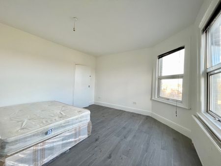 2 Bed Maisonette, Whitehorse Road, CR0 - Photo 3