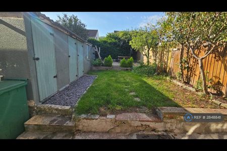 3 bedroom terraced house to rent - Photo 4