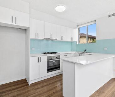 Bright And Airy Retreat In Convenient Locale - Photo 3