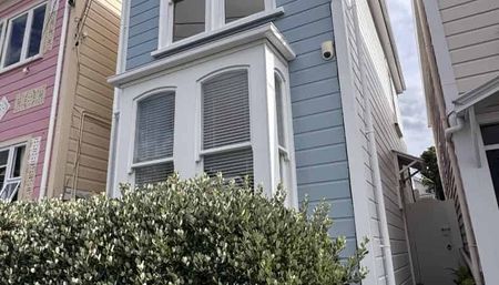 FULLY-FURNISHED EXECUTIVE HOME: short term only. - Photo 5