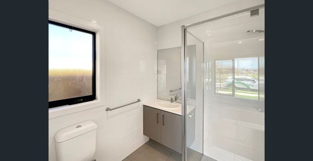 🏡 Brand New 4-Bedroom House in Wallan - Photo 1