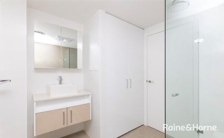 Price Reduction - Stylish 2 Bedroom Apartment - Photo 4