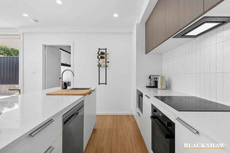 Modern Luxury Nestled in Tuggeranong Creek - Photo 2