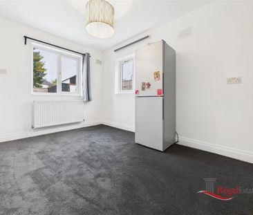 4 bedroom semi-detached house to rent - Photo 6