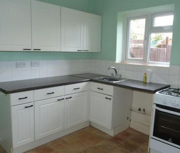 2 bedroom semi-detached house to rent - Photo 2