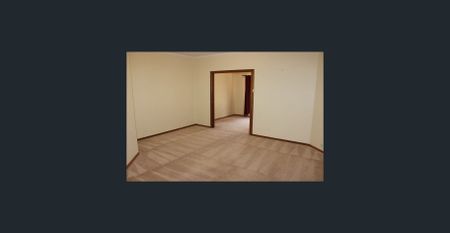 5 Bedroom Family Home with everything you need - Photo 2