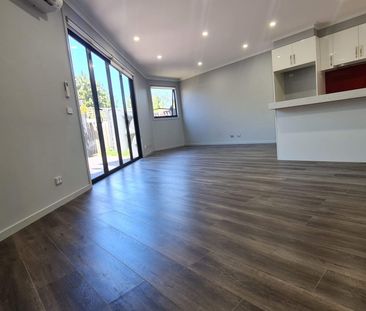 Morden Townhouse Waits - Photo 2