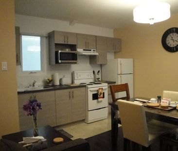 2 1/2 Meublé à Louer à Saint-Laurent - Photo 1