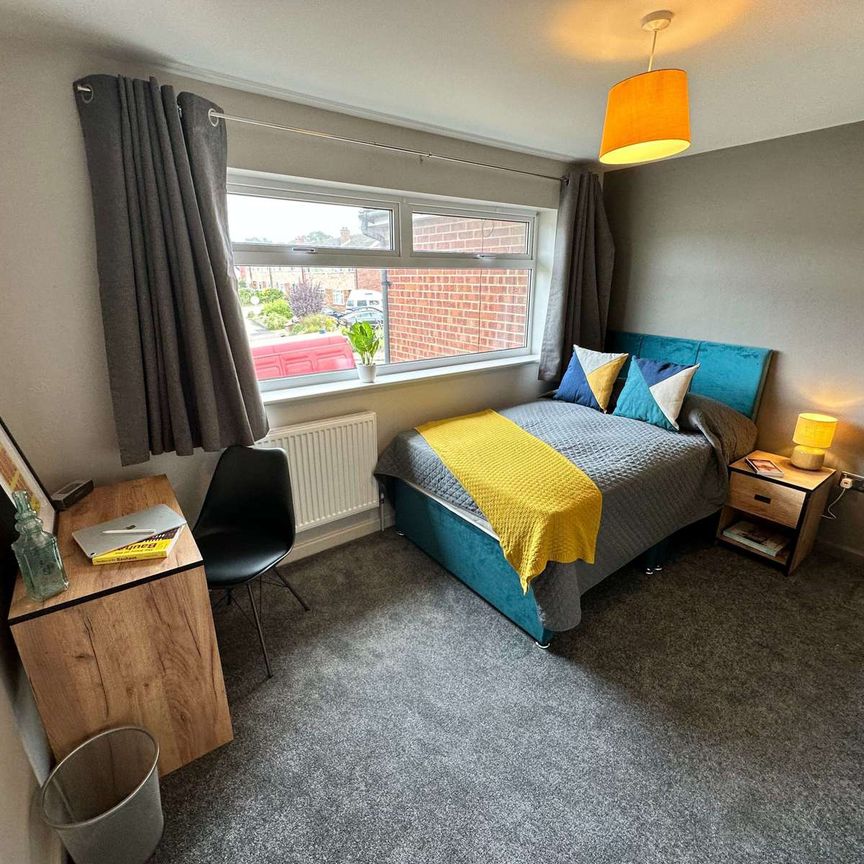 Stunning 6-Bed HMO - Available NOW! - Photo 1