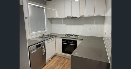 Stunning 4-Bedroom Family Home in Oxley Park - Photo 5