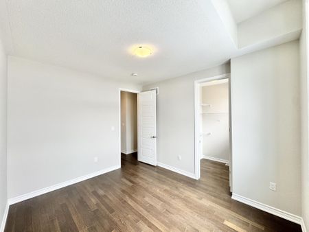 For Lease - 48 Gretzky Avenue, Barrie, Ontario - Photo 2