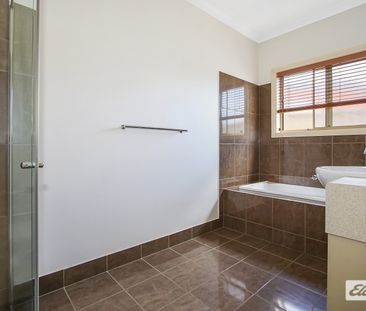 Easy Care Townhouse. - Photo 6