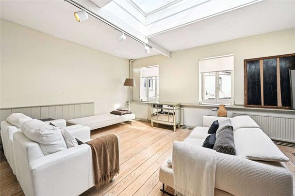 A charming 5 bedroom mews house with a large terrace - Photo 1