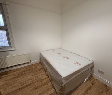 Room in a Shared House, Craven Park, NW10 - Photo 1