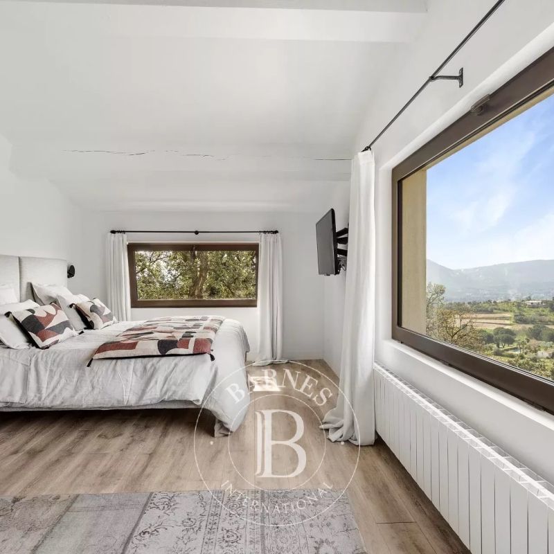 LOCATION SAISONNIÈRE - LE PLAN DE LA TOUR - VILLA RENOVEE - VUE DEGAGEE - 5 CHAMBRES - PISCINE - Photo 1