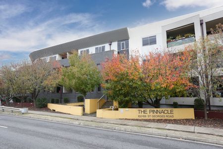 Modern 2-Bedroom Apartment with City Views in Preston - Photo 4