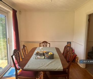 3 bedroom detached house to rent - Photo 3