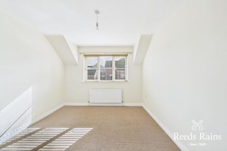 4 Johnston Park Gransha Road, Dundonald, Belfast, BT16 2HN - Photo 2