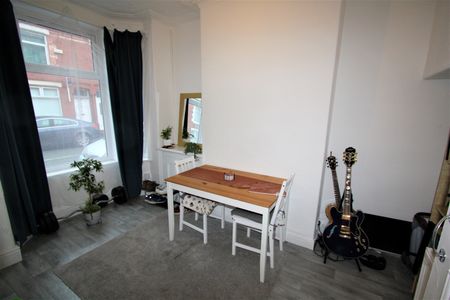 2 Bed Terraced House, Worthing Street, M14 - Photo 2