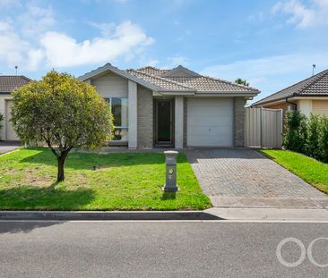 Open the Door to Effortless Coastal Living with Everyday Convenience - Photo 6