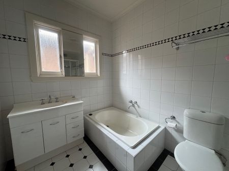 34 Hoffmans Road, Essendon VIC 3040 - House For Rent | Domain - Photo 5