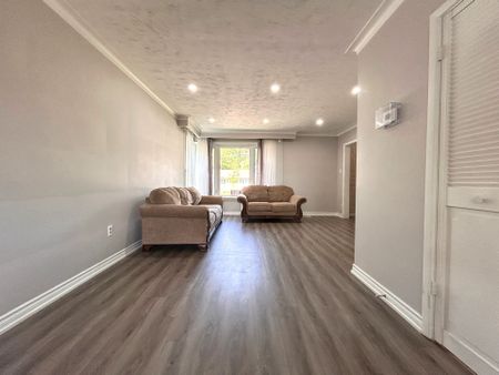 For Lease - 3 Heatherington Drive Unit# MAIN FLOOR, Toronto, Ontario - Photo 5