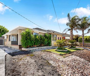 Freshly Painted Family Home in Prime Location! - Photo 1