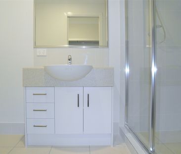 Spacious Half Duplex Unit in Darling Heights! - Photo 4