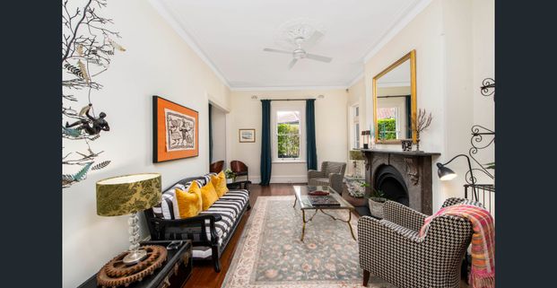 A Prestigious Family Estate of Rare Scale & Privacy - Photo 1