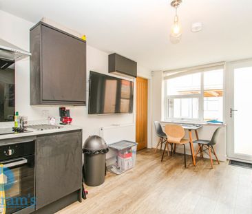 2 bed Apartment for Rent - Photo 6