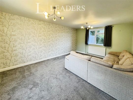 3 bedroom house to rent Bay View Crescent, Little Oakley, CO12 - Photo 1