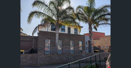 Modern & Spacious - Photo 3