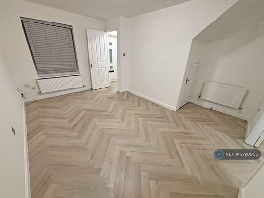 2 bedroom semi-detached house to rent - Photo 1