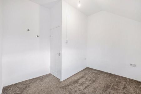 2 bedroom semi-detached house to rent - Photo 4