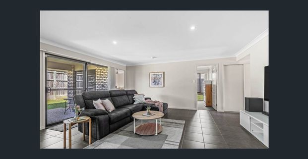 SPACIOUS 4 BEDROOM HOME WITH OPEN KITCHEN LIVING. VERY GOOD SIZE BEDROOMS. DOUBLE GATE SIDE ACCESS. SOLAR POWER. CRIMSAFE ON WINDOWS AND DOORS. - Photo 1