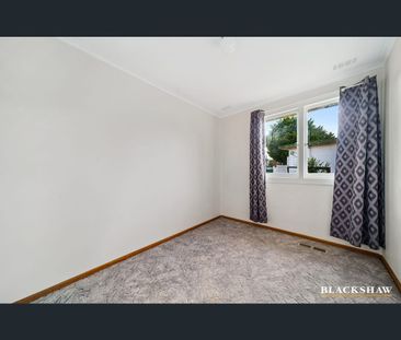 10 Cassia Crescent, Queanbeyan, NSW 2620 - Photo 5