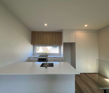 2 Bedrooms Waterloo - Photo 2