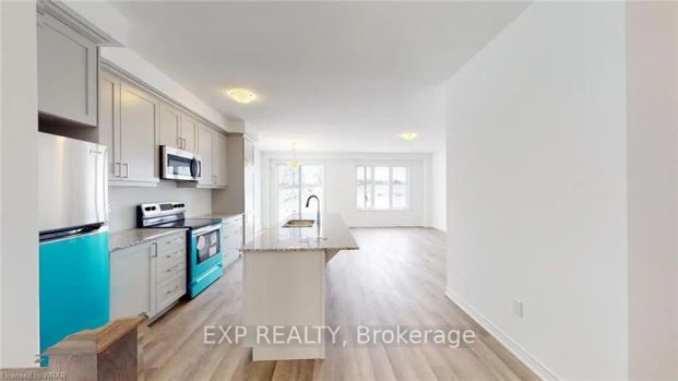 Condo Townhouse For Lease | X8411416 - Photo 1