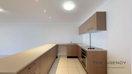 Modern single level townhouse - Photo 4