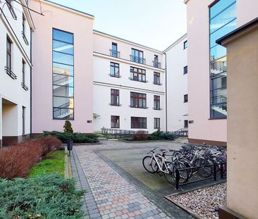 Klimatyczne, wysokie 3 pokoje z antresolą - Photo 4