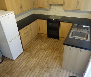 2 bedroom semi-detached house to rent - Photo 4