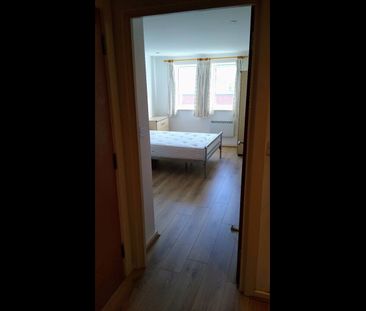2 Bed Flat, Elmira Way, M5 - Photo 3