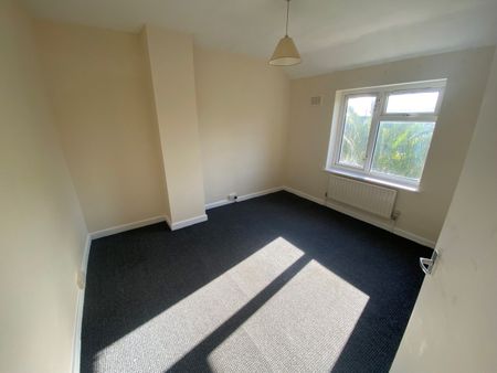 Rothwell Road, Dagenham, RM9 - Photo 2