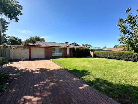 Charming Family Home in Dubbo - Photo 2