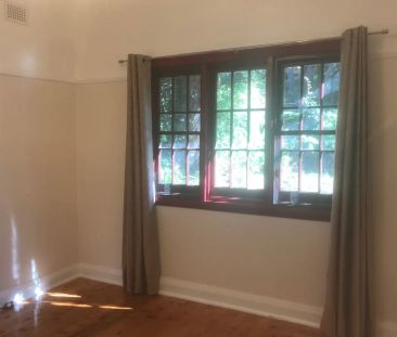 Charming Cottage Centrally Located In Hazelbrook! - Photo 3